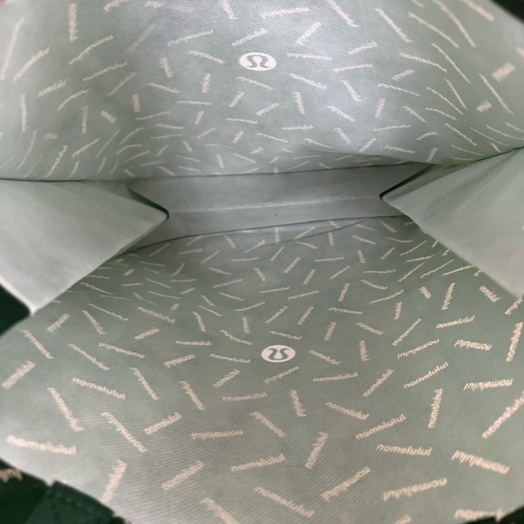 New! Lululemon 🍋 Large Reusable Bag 2024 Holiday Season - Picture 4 of 4